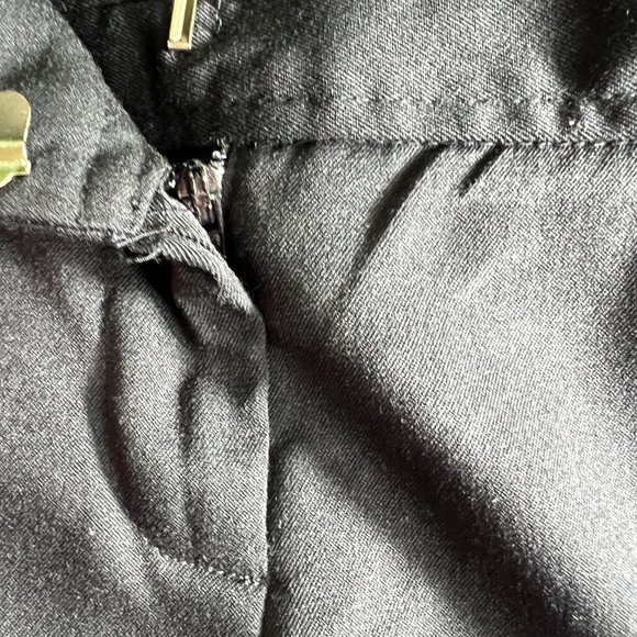 📌Tracy Evans Timeless Black Dress Shorts - Picture 4 of 13